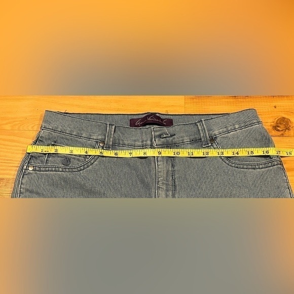 Gloria Vanderbilt Striped Jean Shorts (Sz 8) - Picture 7 of 9